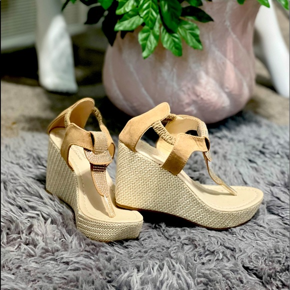 Sandals - Picture 1 of 2